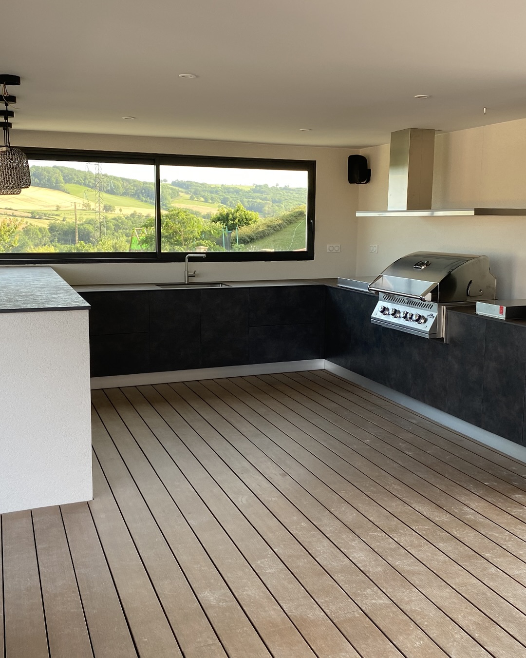 cuisinedété cuisine extérieure couverte avec barbecue