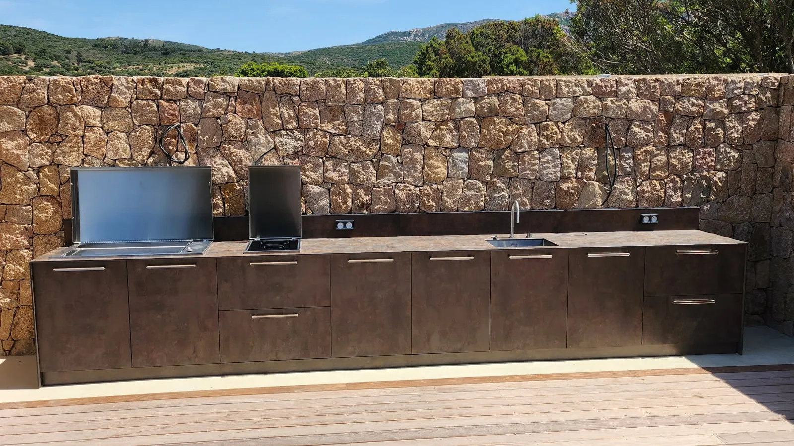 cuisinedété cuisine exterieur sur mesure plancha plaque de cuisson évier mitigeur rangement meuble