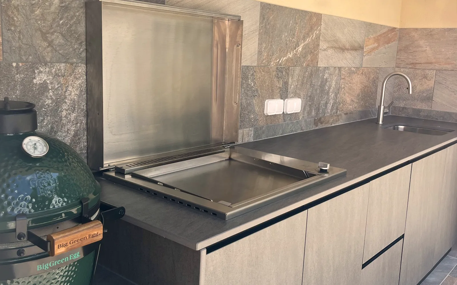 cuisine d'extérieur kamado bbq plancha évier mitigeur céramique contemporain design haut de gamme