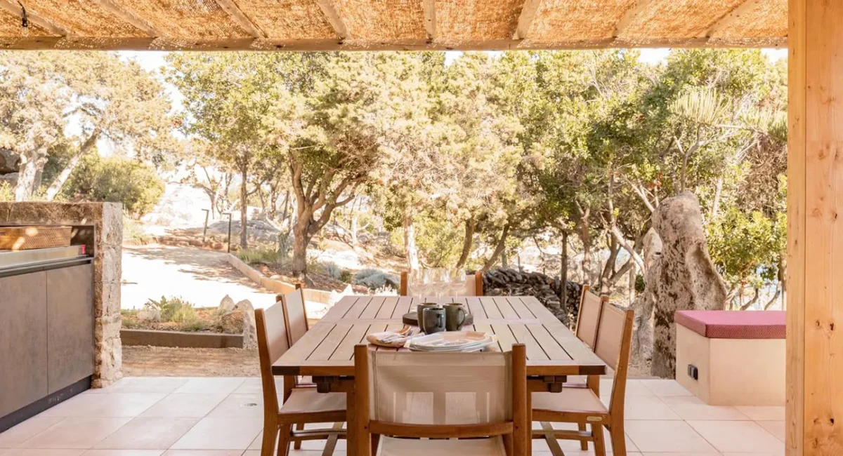 cuisine extérieure avec toit végétalisé plancha évier mitigeur équipé