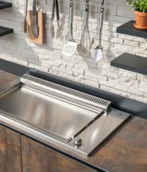 plancha planet lisse meuble cuisine extérieur d'été cuisinedété mur pierre ustensiles suspendues