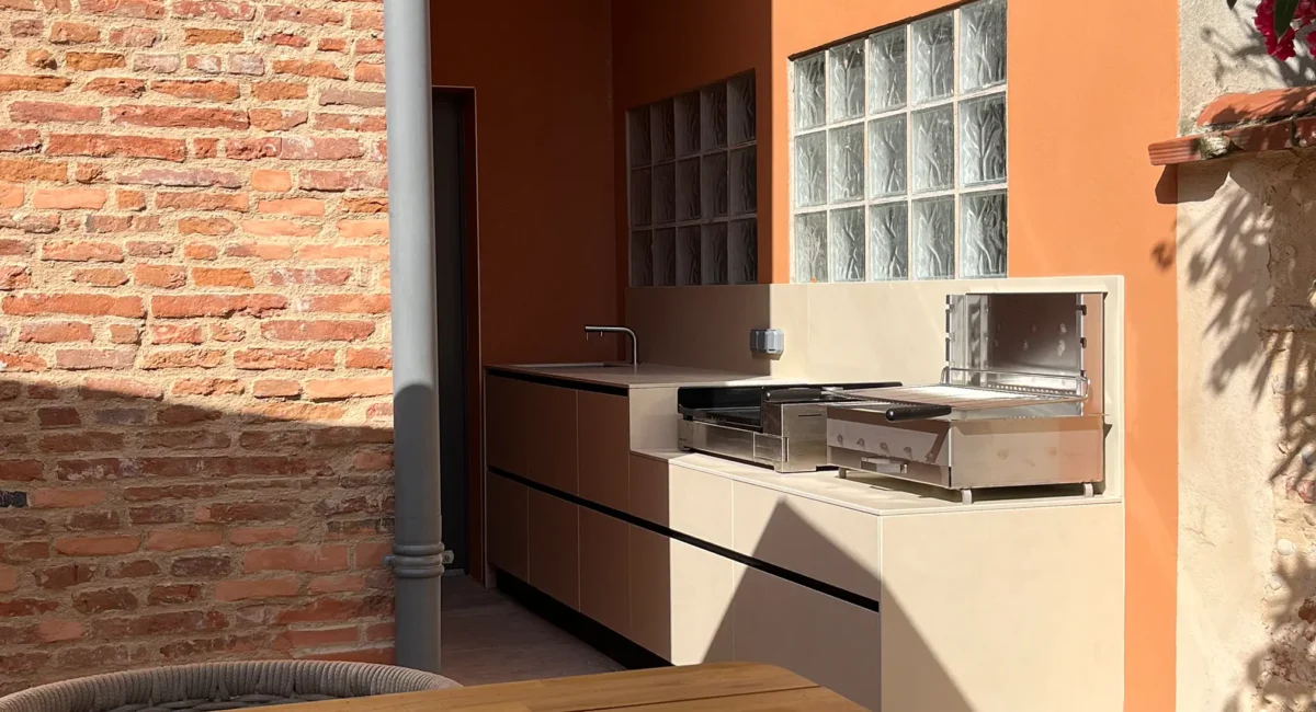 meuble cuisine d'été extérieure avec plancha grill bbq céramique Toulouse Haute Garonne Occitanie