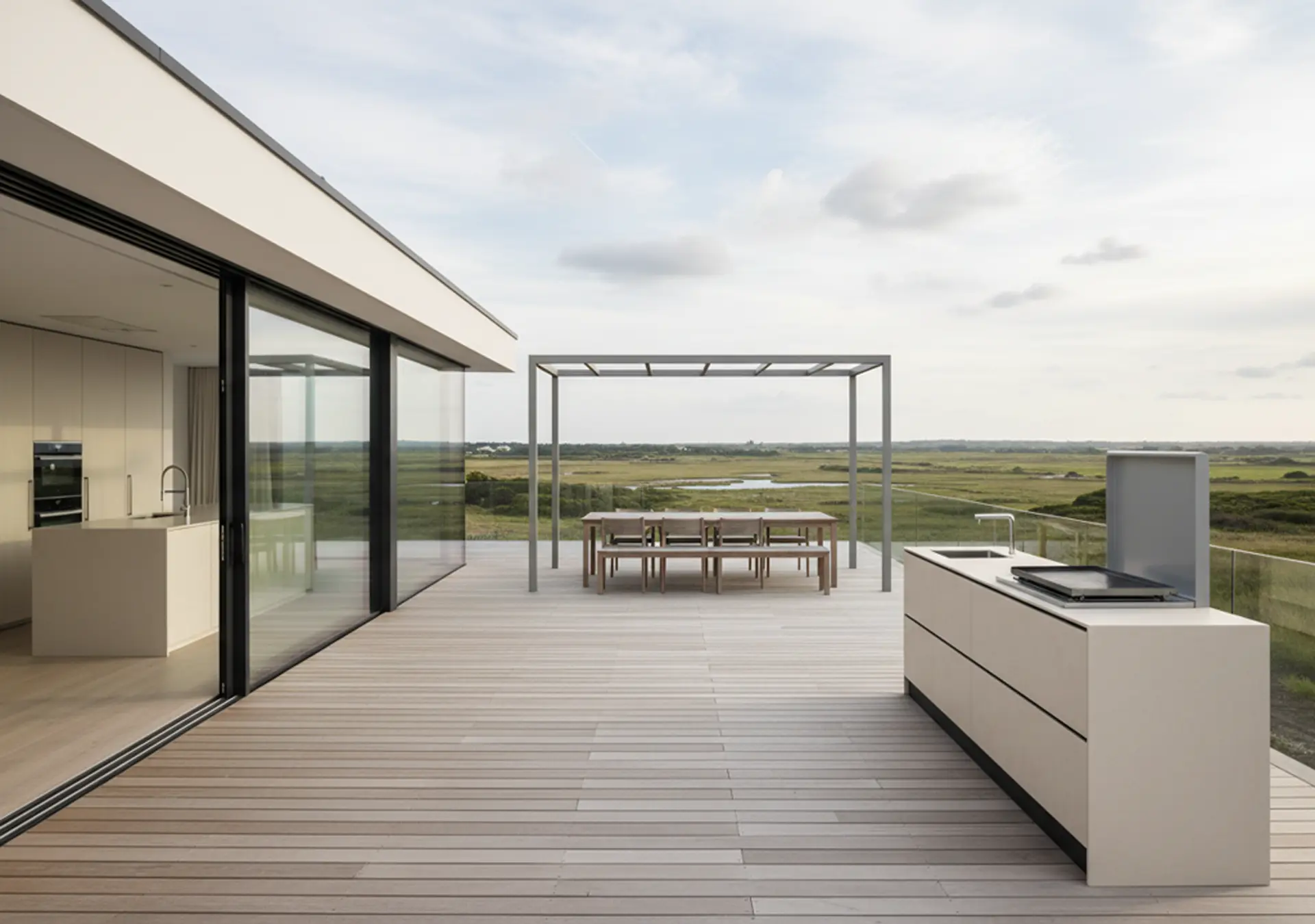 cuisine extérieure été cuisinedété avec plancha encastré intégré évier mitigeur inox terrasse table à manger chaises Bel ile en mer Morbihan Bretagne