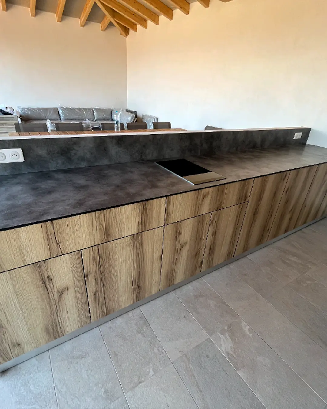 cuisine d'été extérieur avec bar comptoir couvert sous toit