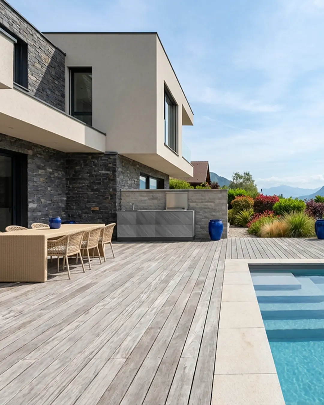 cuisine extérieure avec plancha encastré intégré évier mitigeur terrasse table à manger villa piscine Annecy Haute-Savoie