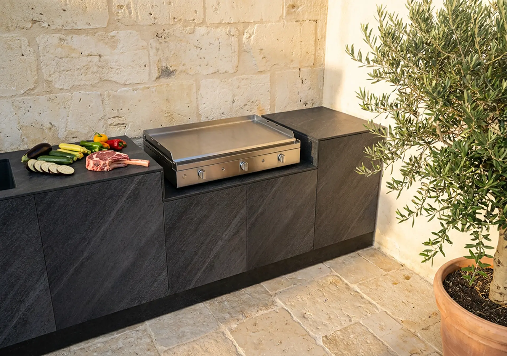 cuisinedété cuisine extérieur avec plancha à poser à gaz