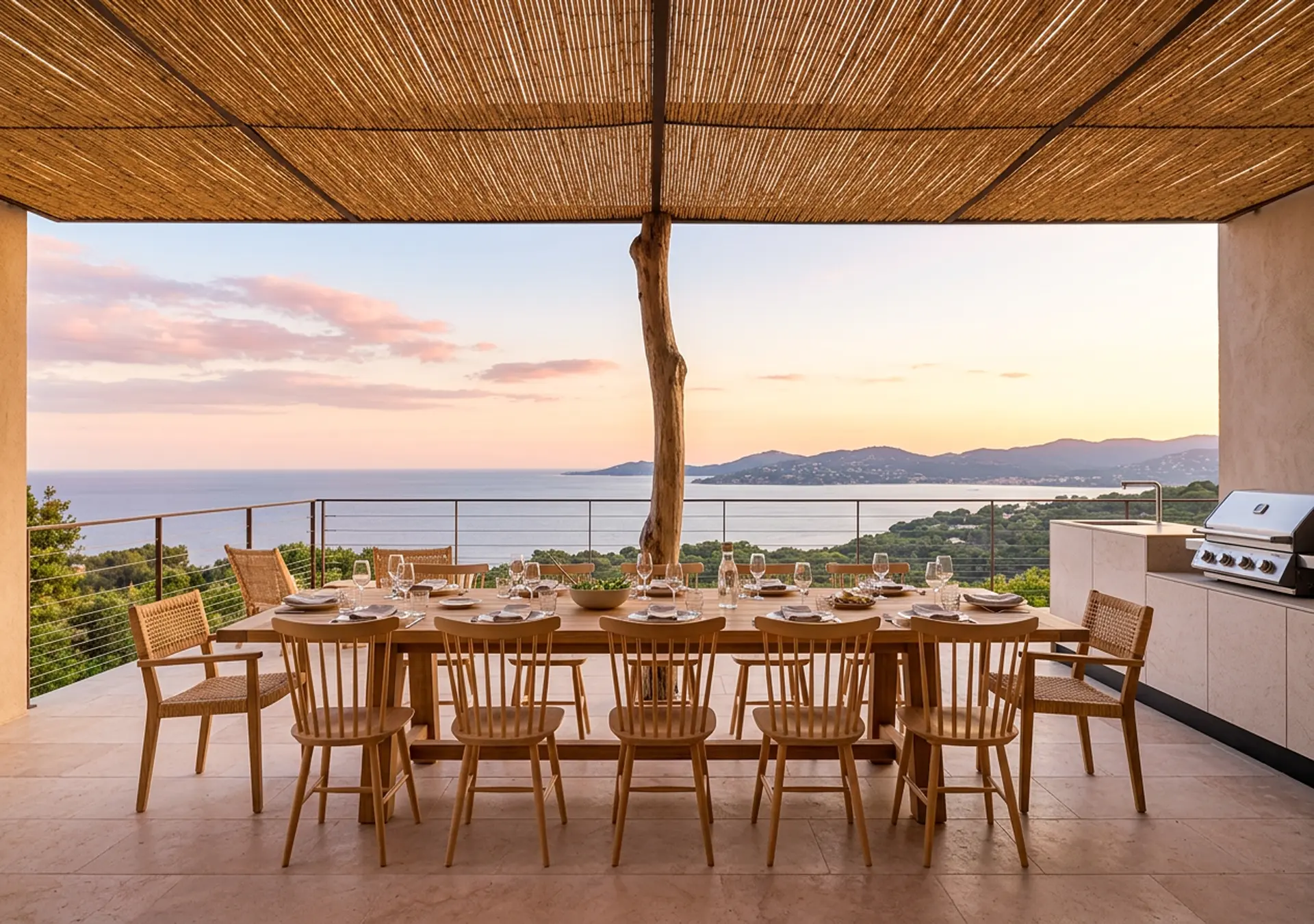cuisinedété cuisined'été extérieur couverte sous pergola avec barbecue à gaz bbq terrasse vue mer Saint-Tropez Alpes Maritimes