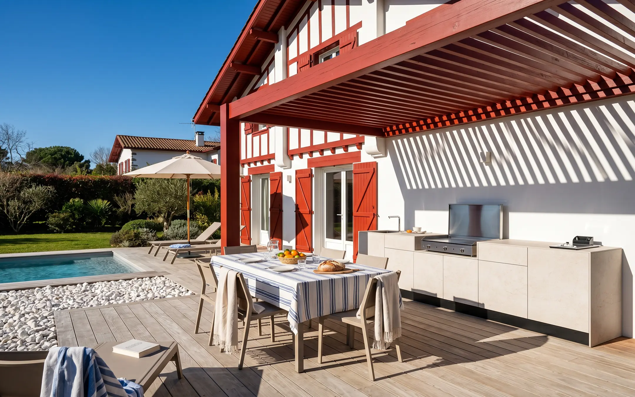 cuisiendété cuisine extérieure d'été compact avec plancha à poser friteuse encastré évier mitigeur terrasse piscine vilal style basque Biarritz Pyrénées Atlantique