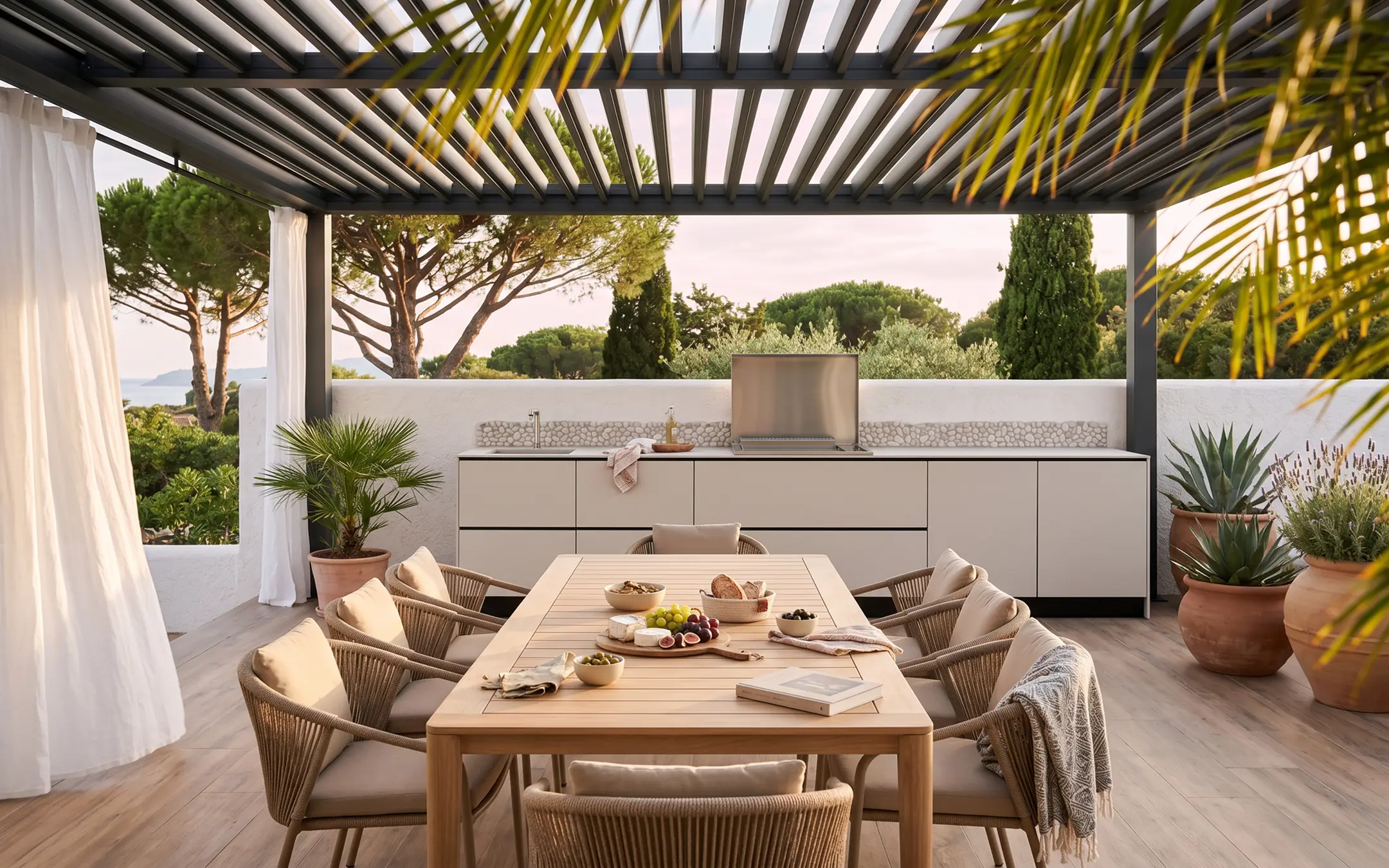 cuisiendété cuisine extérieure d'été avec plancha sous pergola couvert villa Toulon Var